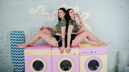 AliceAndAlexa's live cam