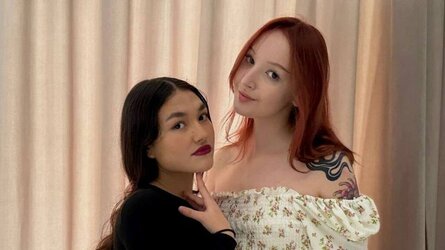 AmityAndLinn's live cam