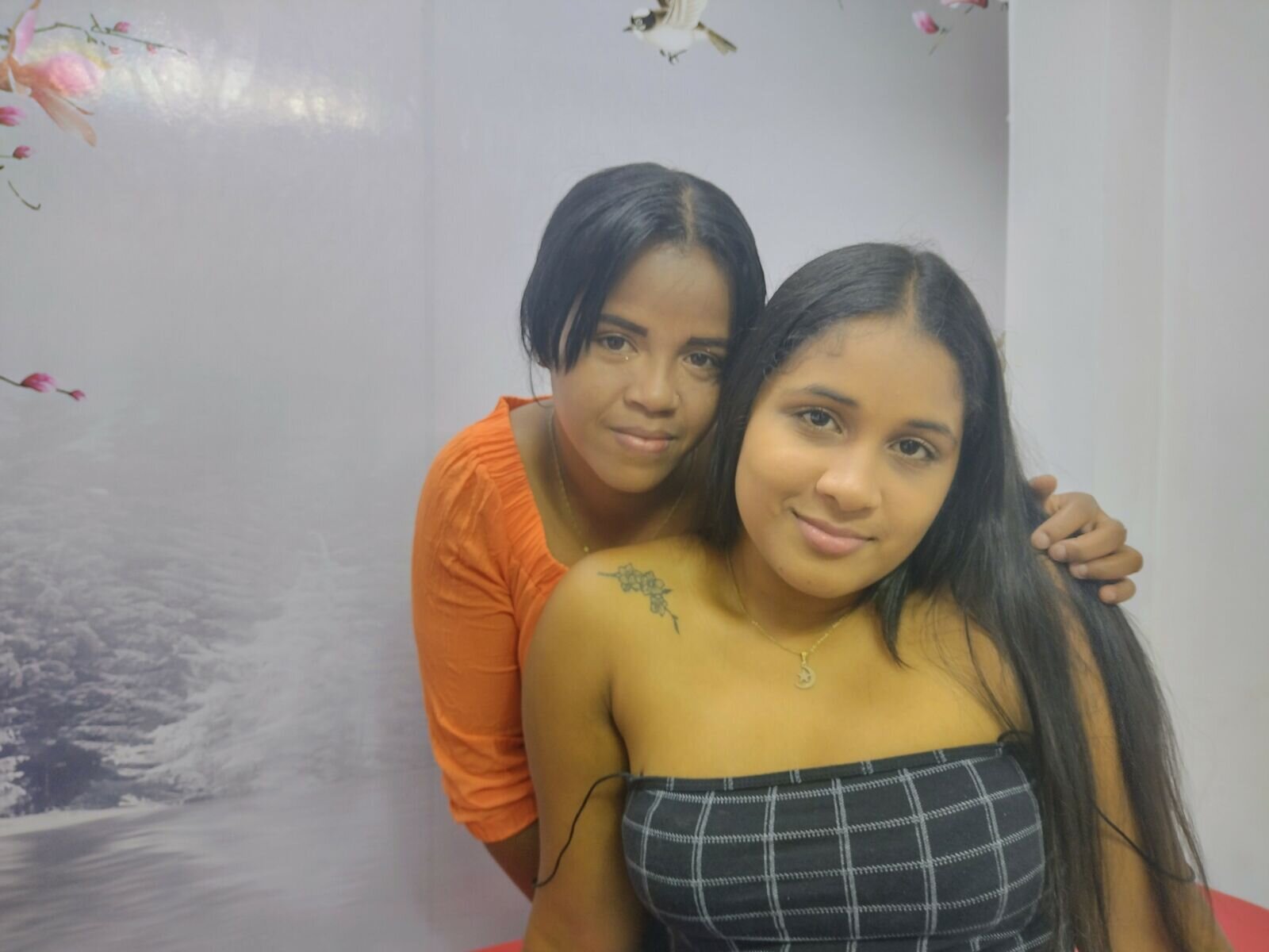 NataleyaAndVero's live cam