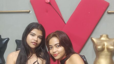 ZoeAndMelanny's live cam